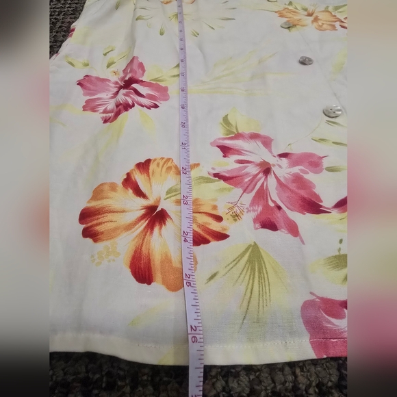 Floral Sleeveless Women's Top - Picture 8 of 9